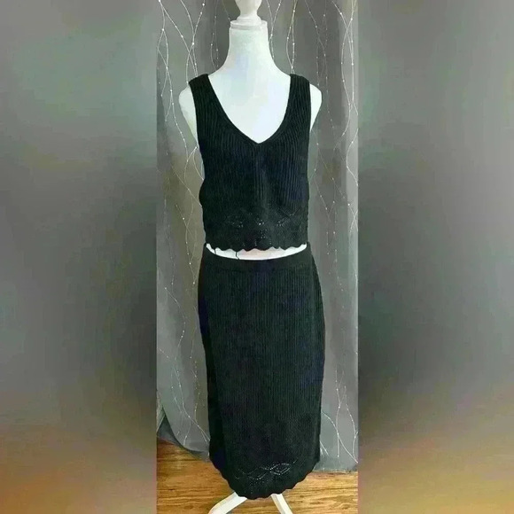 NWT House of Harlow 1960 Black 2 Piece Crochet Cropped Tank and‎ Midi Skirt Sz L - Picture 2 of 13
